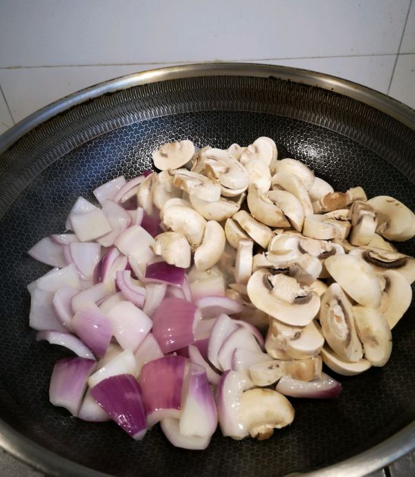 菌菇番茄牛肉丸意面