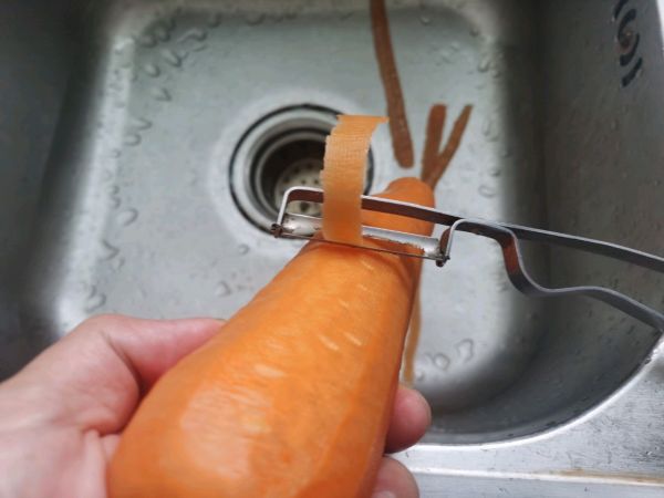 夏日快手清新凉拌胡萝卜