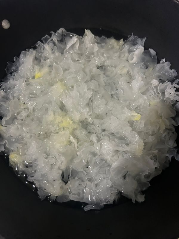 冰糖雪梨银耳羹