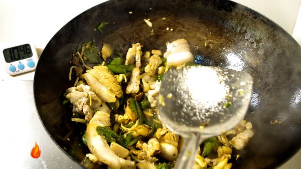 家常青椒回锅肉