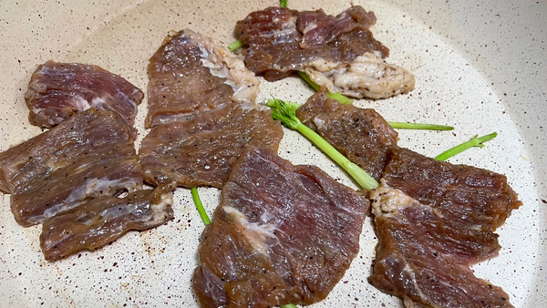 火焰金针菇牛肉盖饭