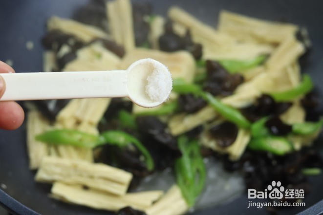 木耳炒腐竹的做法