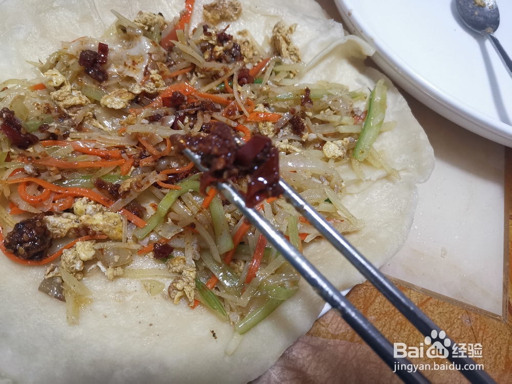 怎么做辣酱味土豆萝卜丝卷饼