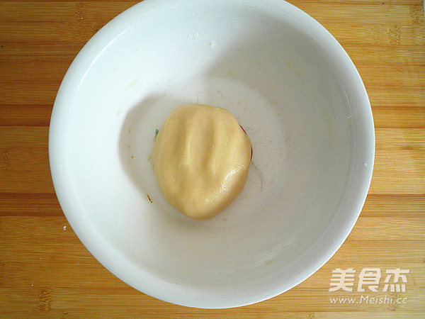 广式绿豆蛋黄月饼