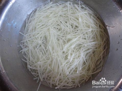 家常小菜土豆丝如何炒更脆爽可口