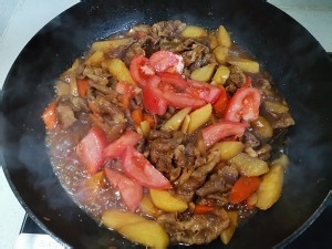 土豆炖肥牛的做法