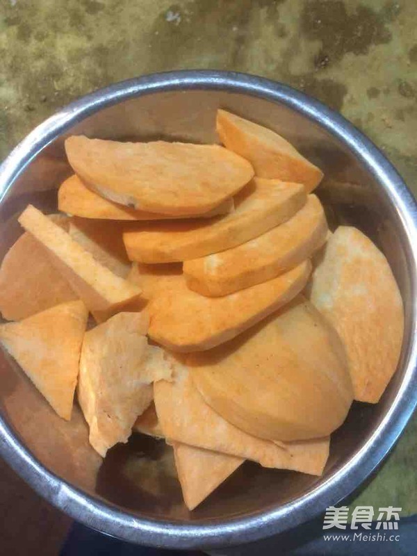 鲫鱼红薯汤的做法