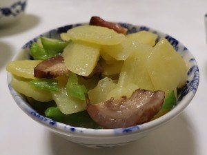 腊肉土豆片的做法