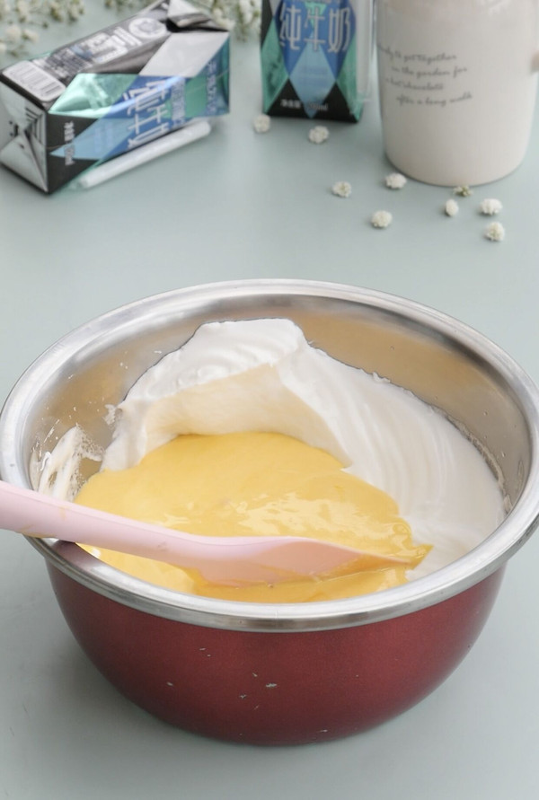 杨梅冰激凌纸杯蛋糕