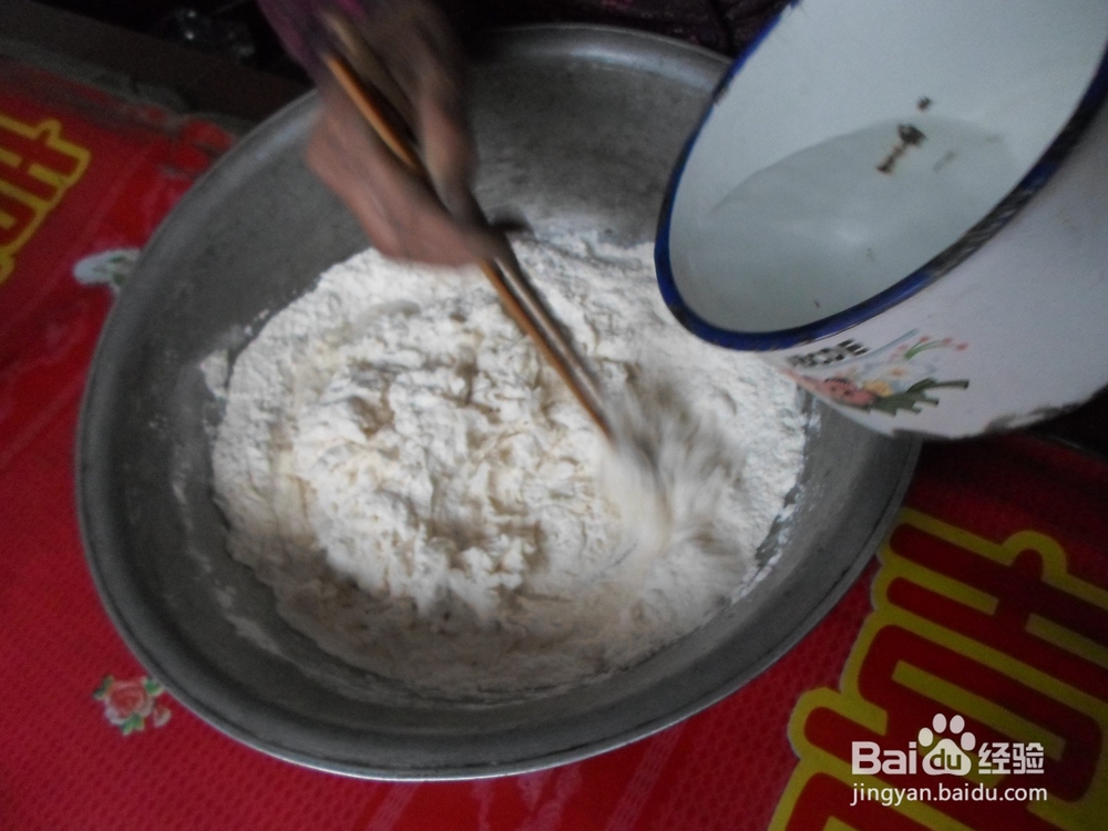 与朋友们分享朔州炸油饼的做法