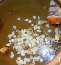 清洗猪肺有窍门--罗汉果杏仁猪肺汤