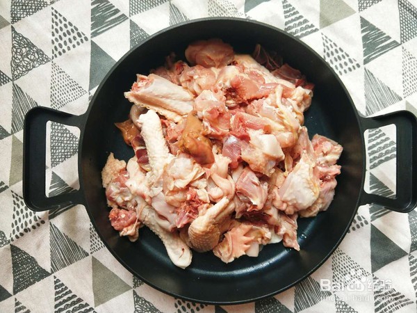 如何做香芹焖鸡肉？