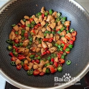 青红椒炒鸡丁超好吃