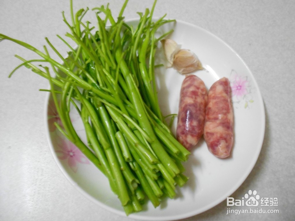 香肠炒菜梗做法