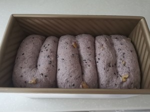 黑米黑芝麻核桃吐司的做法