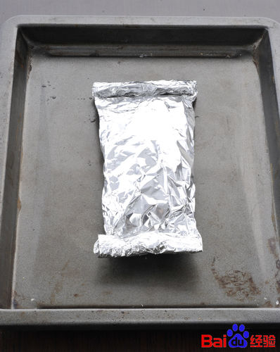 用简单的方法留住鲈鱼的鲜美之锡纸包鲈鱼