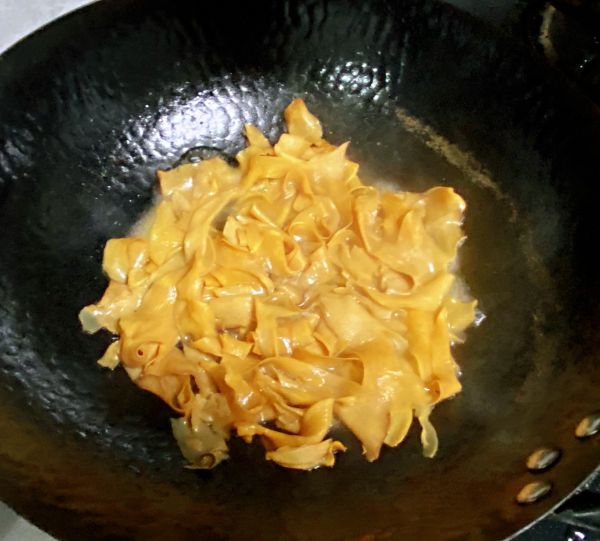 腊肉杏鲍菇炒荷兰豆
