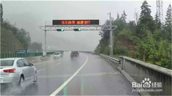 安徽高速多车追尾，高速公路怎么防止追尾事故