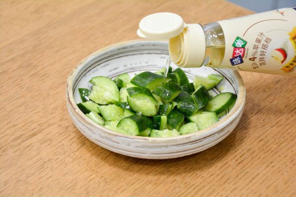 鸡蛋黄瓜鲜汤面