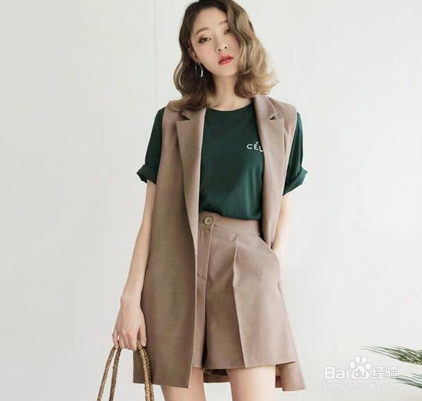 女生肩宽穿什么衣服好看