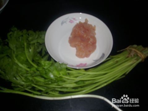 芹菜炒鸡肉的做法