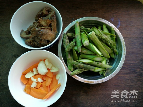 芦笋炒口条的做法