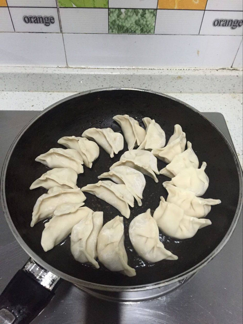 花菇虾仁煎饺子怎么做才美味，看完你就会了