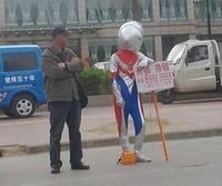 为什么我有奥特曼变身器还是不能变身???