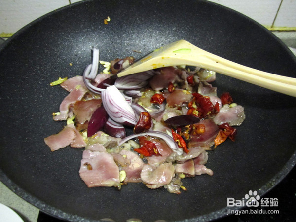 腊肉烧蘑芋的制作方法