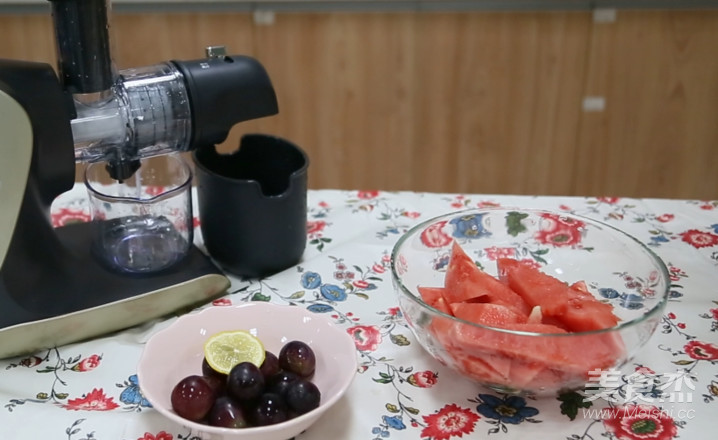 西瓜葡萄汁的做法