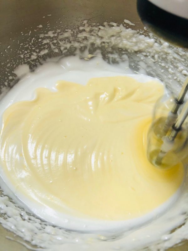 椰浆芒果慕斯蛋糕