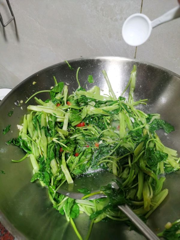 椒丝腐乳炒通菜