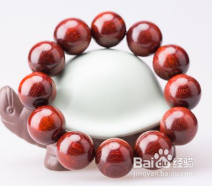 小叶紫檀手链怎么盘 把玩小叶紫檀手串的方法