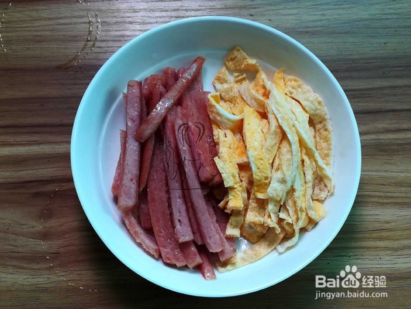 怎么做酸青瓜午餐肉卷饼