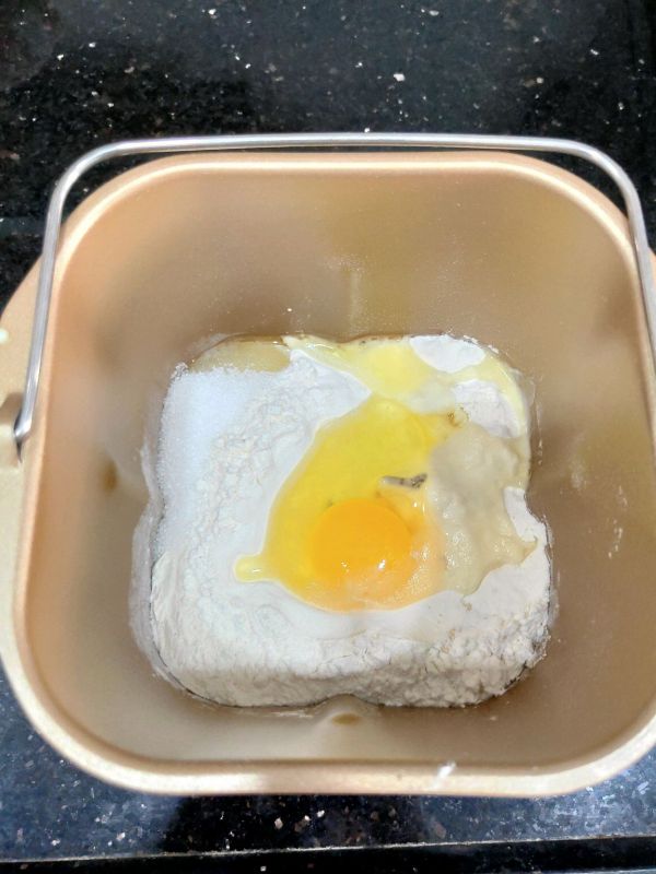 培根蔬菜沙拉面包
