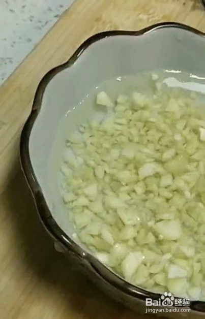 蒜香酱茼蒿的做法