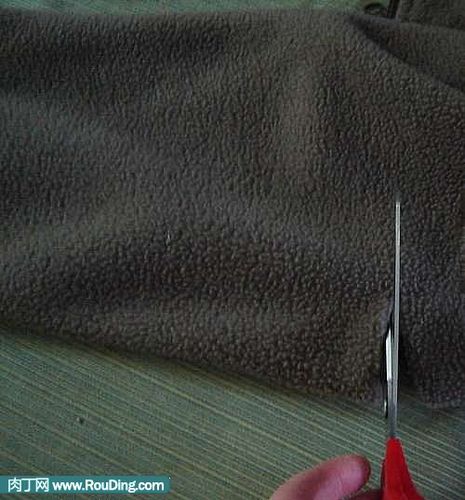 怎样用旧衣服改造DIY小熊袜子拖鞋？