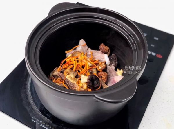 菌菇排骨养生汤