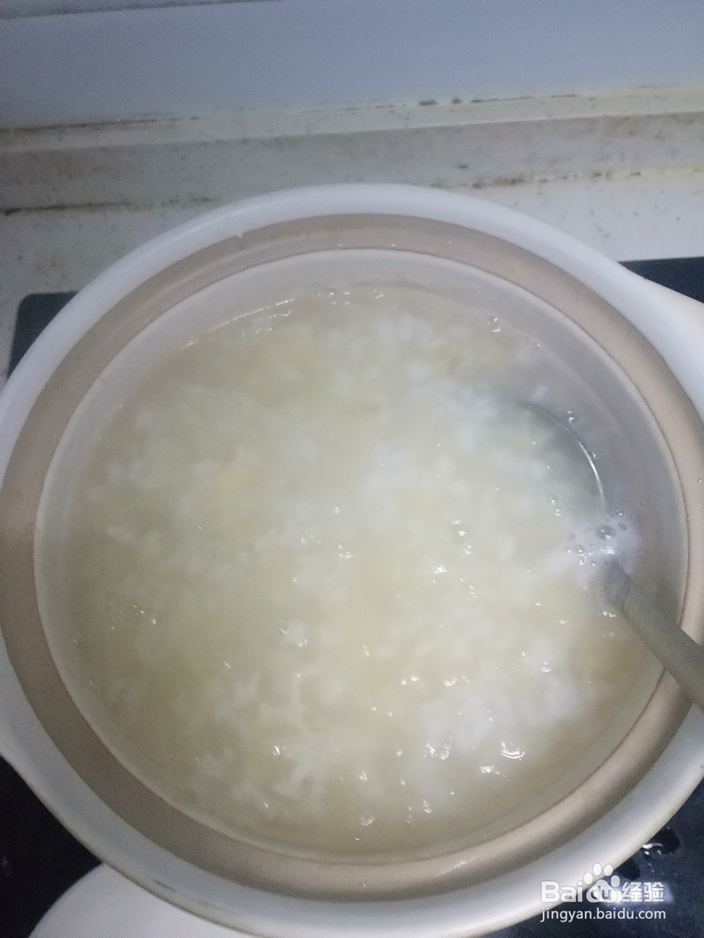 红糖银耳葡萄干百合粥