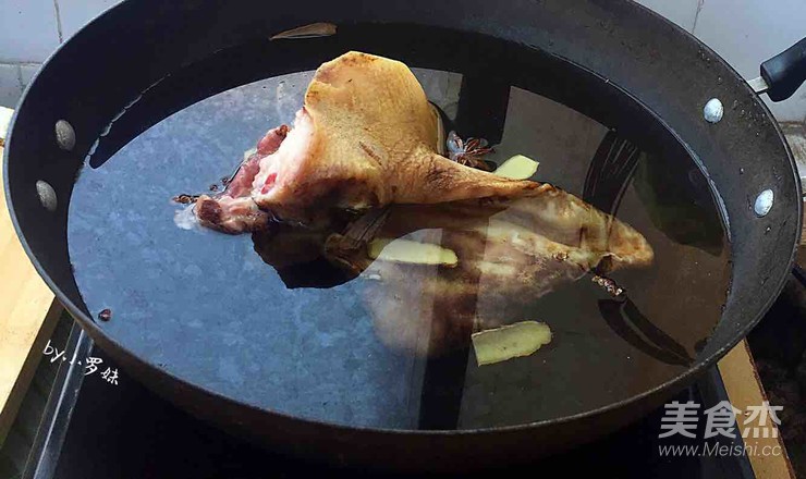 凉拌猪耳片的做法