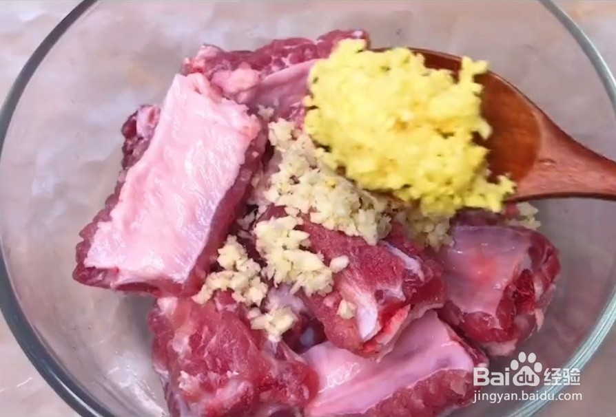 如何做蒜香排骨