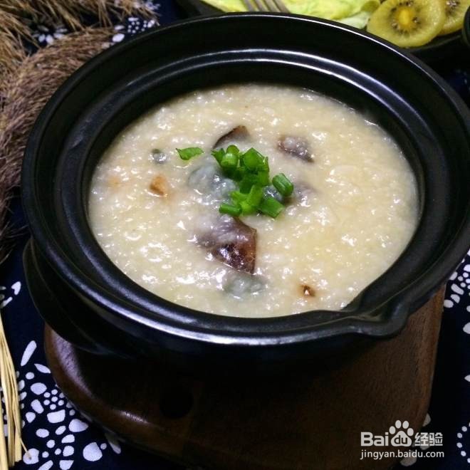 怎样做香滑可口的皮蛋瘦肉粥?