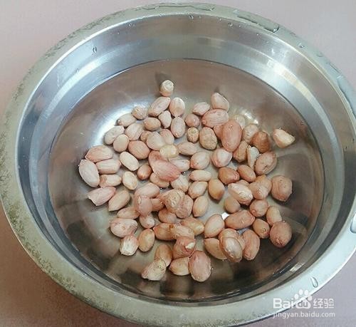 教你怎么做花生莲藕猪蹄汤