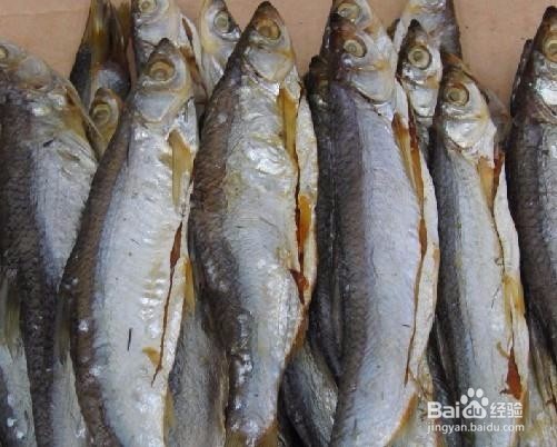 小白鱼腌制及酥炸小白鱼