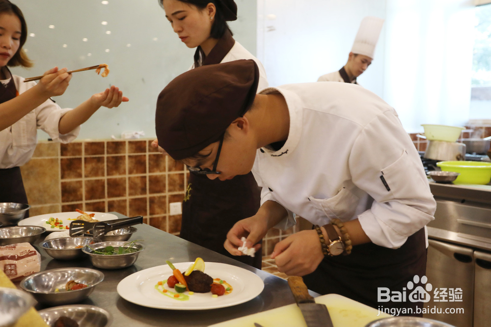 四川成都学厨师好找工作吗?