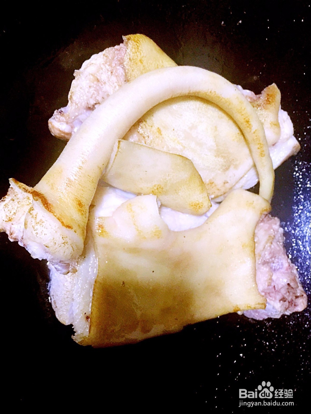 超下饭的酸萝卜炖猪尾的家常做法