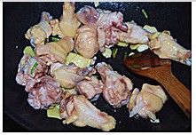 酸甜好吃的番茄红烩芋头鸡肉块