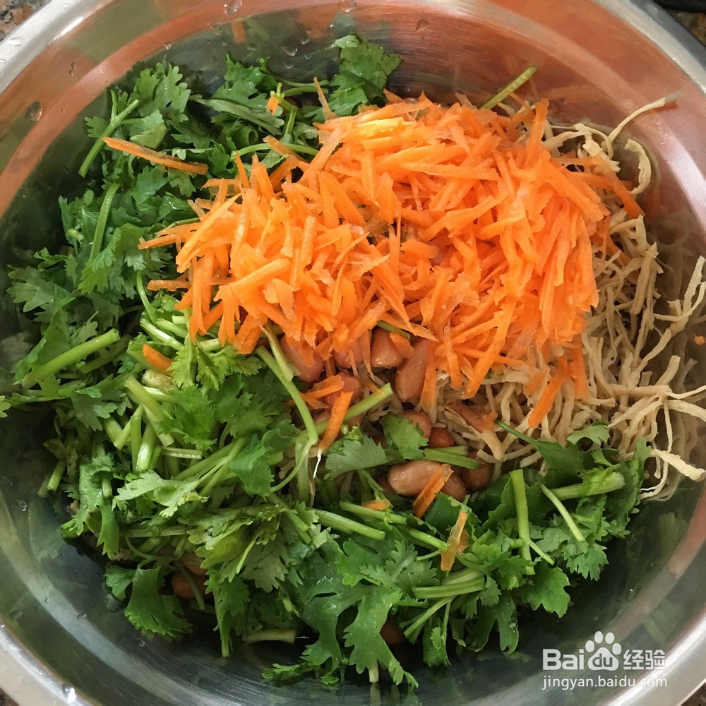 吃剩的咸菜和鸡肉丝怎么做成凉拌？