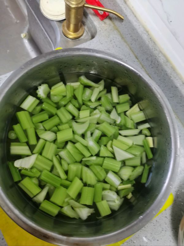 凉拌花生豆芹菜