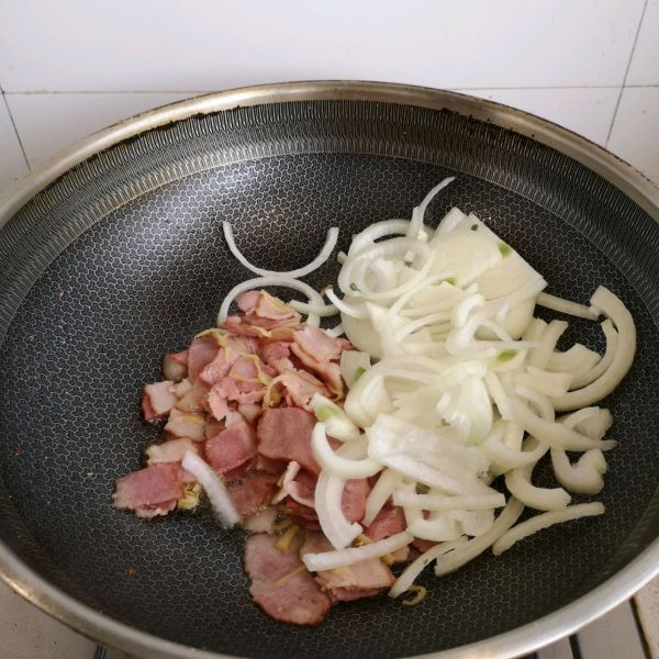 培根番茄洋葱烩饼